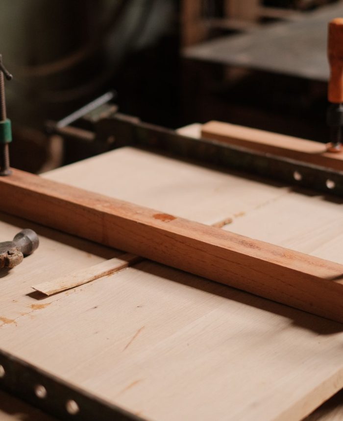 Clamping a glued panel