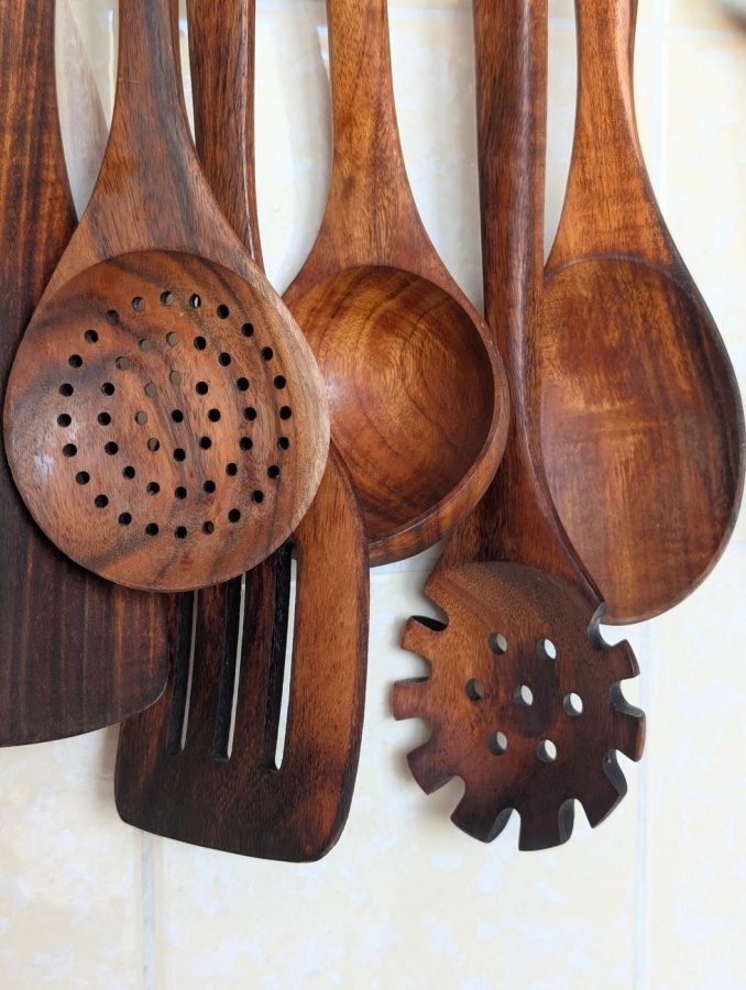 Olive wood kitchen set: slotted spoon, spatula, spoon and ladle